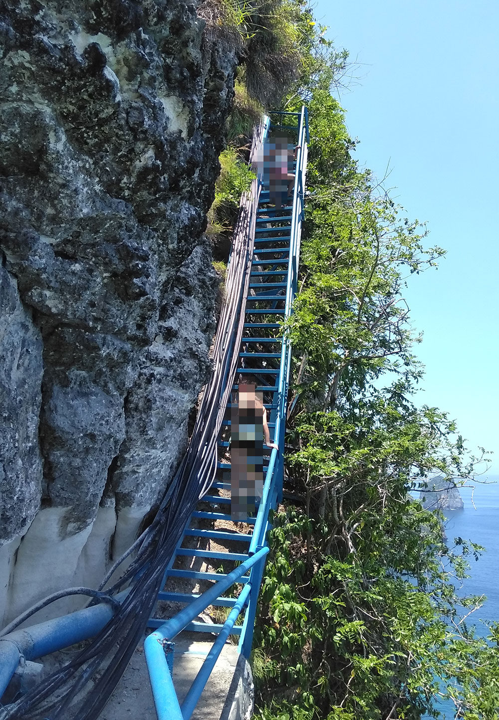 グヤンガンの滝の階段